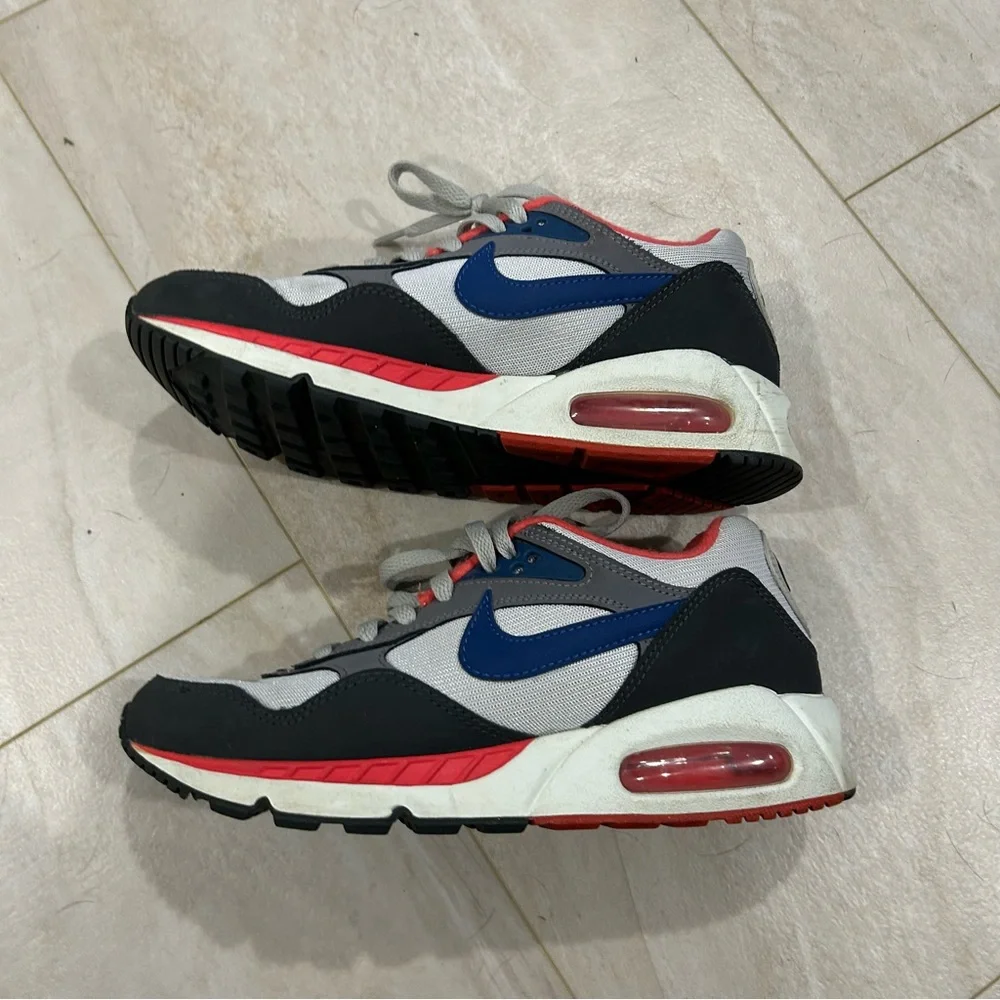 Nike Air Sneakers - Gray, Red, and Blue size 8